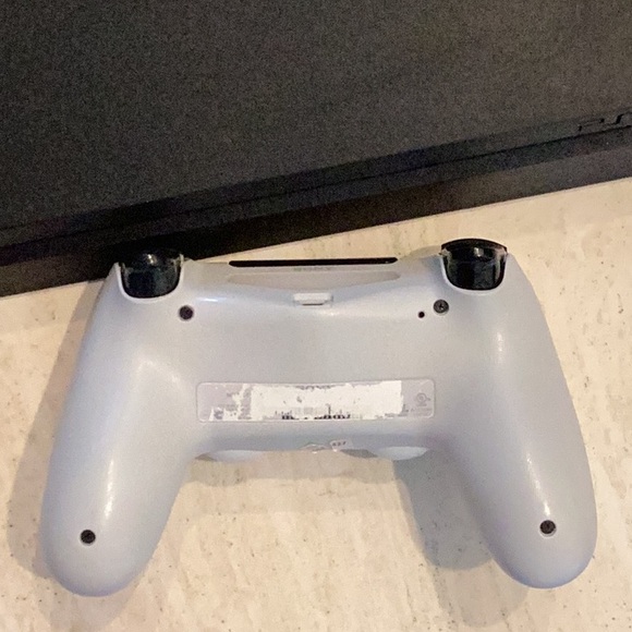 Sony PlayStation 4 Slim Console 1TB PS4 & Sony Controller Complete & 3 Games - Picture 3 of 13